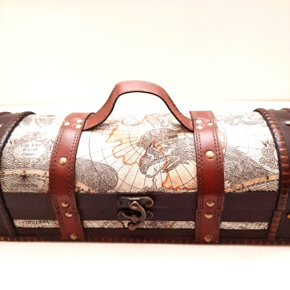 Other - Vintage Via Vee World Classic Wood Box/ Bag